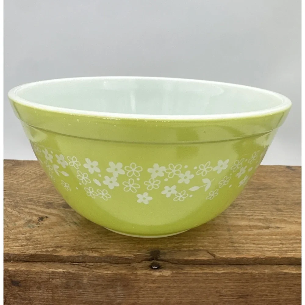 Vintage Pyrex 402 Spring Blossom Crazy Daisy Lime Green Mixing Bowl, 1 1/2 Quart